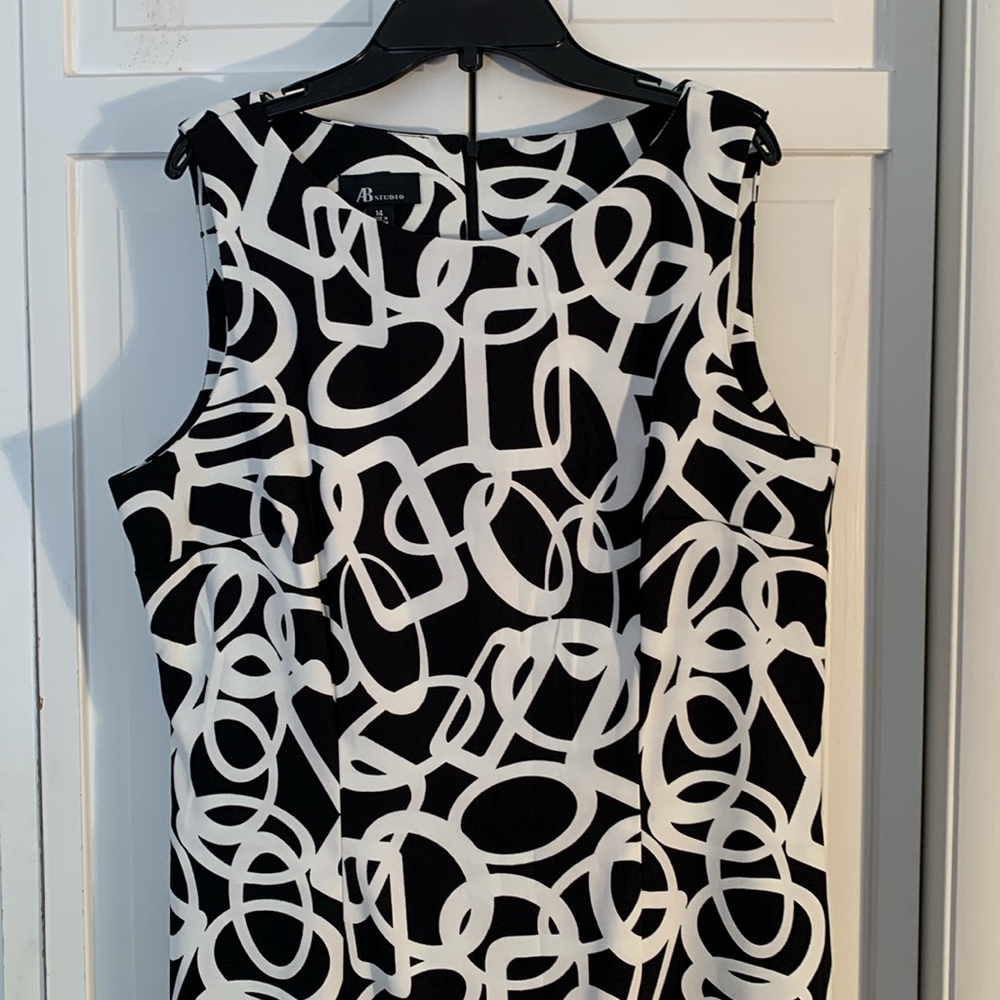 AB Studio Black Sheath Midi Dress with Sleeveless Design and Crew Neck EUC - Picture 2 of 7